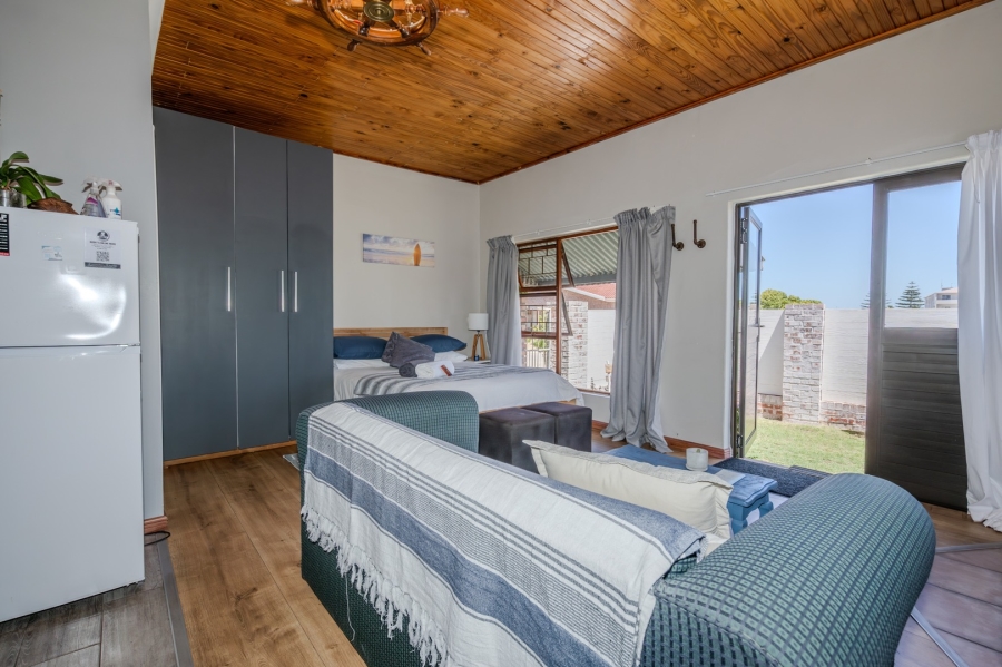 4 Bedroom Property for Sale in Middedorp Western Cape